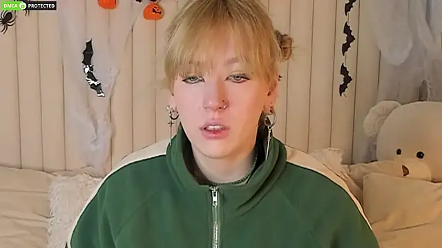 Snapshot of RachelCart chatting on 10.24.25 RachelCart online show from 10.24.25