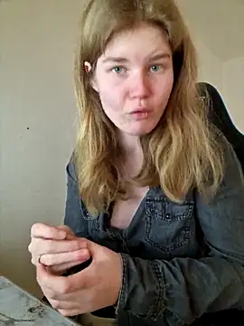 Snapshot of the_real_anna chatting on 02.27.25 the real anna online show from 02.27.25