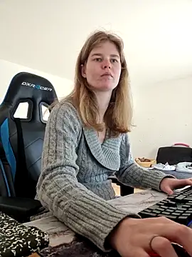 Snapshot of the_real_anna chatting on 03.14.25 the real anna online show from 03.14.25