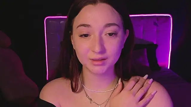 YasmineWest online show from 11.28.25