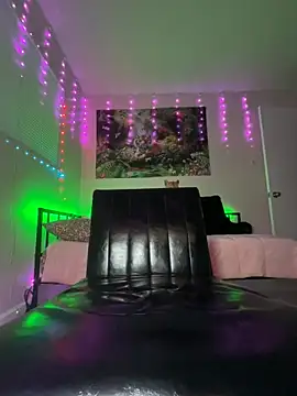 fatfabulous1981 online show from 02.22.25