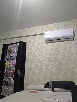 Snapshot of samilux5 chatting on 01.31.25 samilux5 online show from 01.31.25