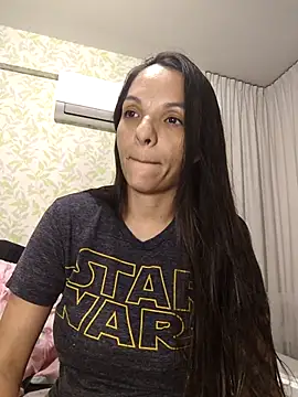 Snapshot of samilux5 chatting on 02.18.25 samilux5 online show from 02.18.25