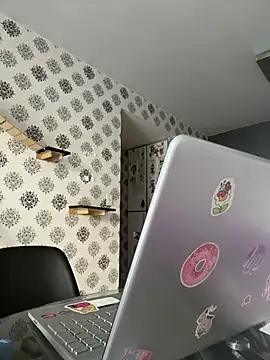 Snapshot of samilux5 chatting on 10.28.25 samilux5 online show from 10.28.25