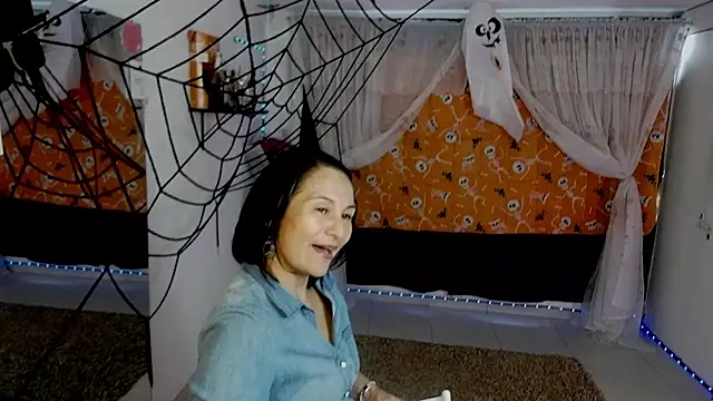 Snapshot of lollita_23_ chatting on 10.28.25 lollita 23 online show from 10.28.25