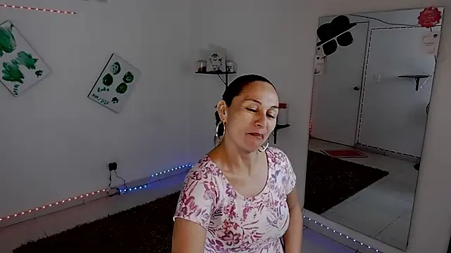 Snapshot of lollita_23_ chatting on 11.13.25 lollita 23 online show from 11.13.25