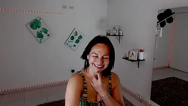 Snapshot of lollita_23_ chatting on 11.16.25 lollita 23 online show from 11.16.25