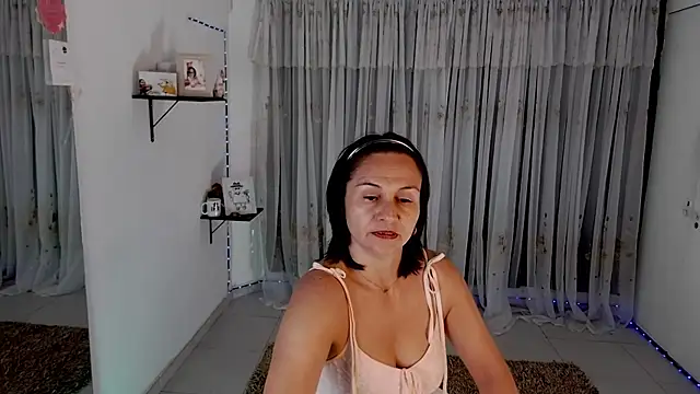 Snapshot of lollita_23_ chatting on 11.20.25 lollita 23 online show from 11.20.25