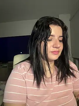 Snapshot of horny_roomiess chatting on 01.22.25 horny roomiess online show from 01.22.25