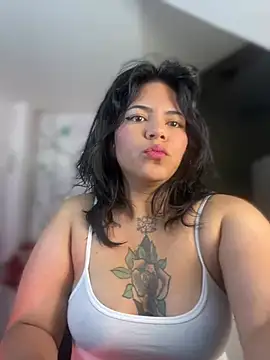 JulianaCastillo online show from 01.17.25