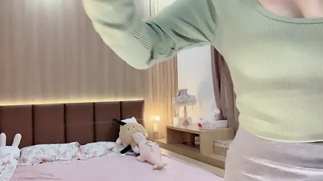 Snapshot of Jennie_Spa chatting on 12.30.24 Jennie Spa online show from 12.30.24