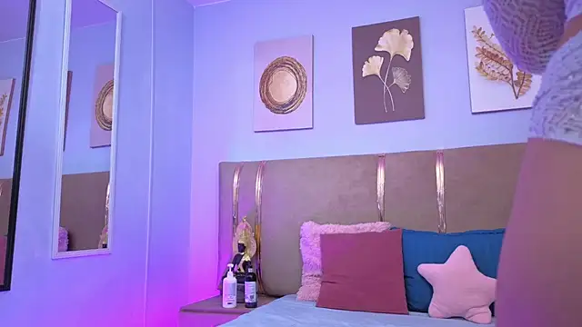 Snapshot of sarah_cruzz_ chatting on 11.22.25 sarah cruzz online show from 11.22.25