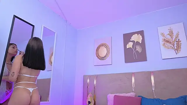 Snapshot of sarah_cruzz_ chatting on 11.22.25 sarah cruzz online show from 11.22.25