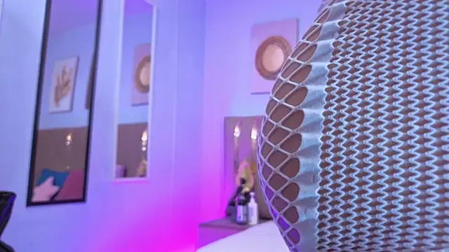 Snapshot of sarah_cruzz_ chatting on 11.26.25 sarah cruzz online show from 11.26.25