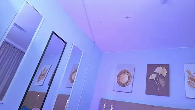 Snapshot of sarah_cruzz_ chatting on 11.30.25 sarah cruzz online show from 11.30.25