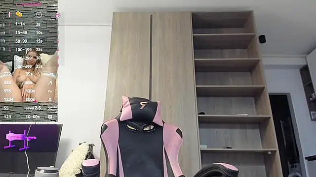 Snapshot of Megan_Ros chatting on 10.27.25 Megan Ros online show from 10.27.25