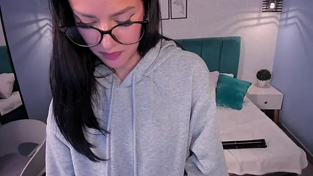 katherin smith  online show from 12.07.24