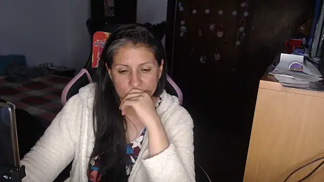 Snapshot of LucifernandaSw chatting on 04.14.26 LucifernandaSw online show from 04.14.26