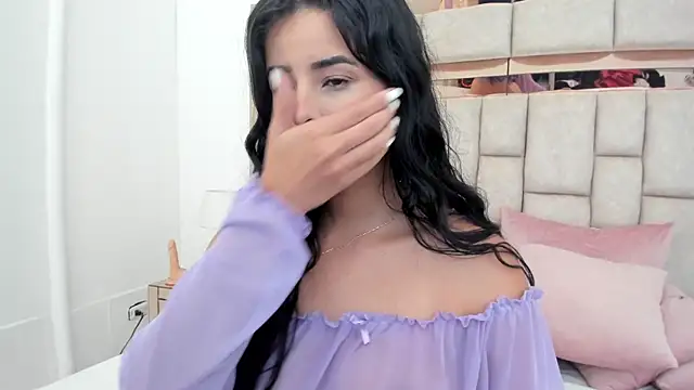 Snapshot of emma_castilloo chatting on 12.07.24 emma castilloo online show from 12.07.24