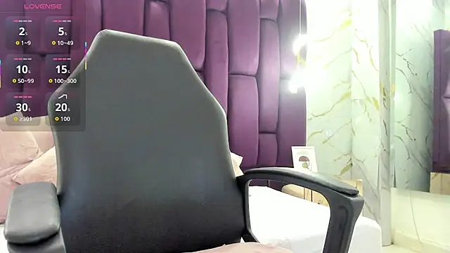 Snapshot of emma_castilloo chatting on 04.09.26 emma castilloo online show from 04.09.26