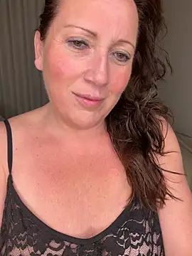 Snapshot of xsexycurvymilf chatting on 04.20.26 xsexycurvymilf online show from 04.20.26