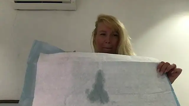 EmmaInLove23 online show from 03.04.25