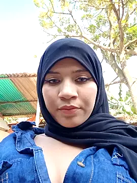 Snapshot of hanaa_18 chatting on 02.13.25 hanaa 18 online show from 02.13.25