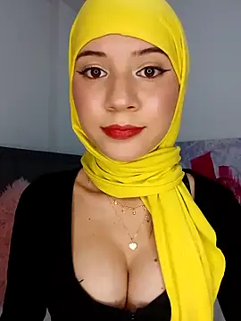 Snapshot of hanaa_18 chatting on 03.17.25 hanaa 18 online show from 03.17.25