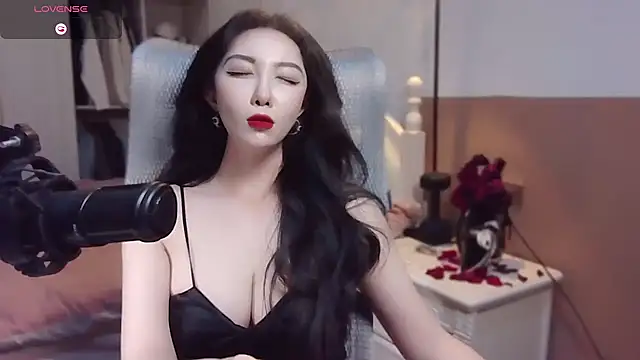 Snapshot of vyizh- chatting on 01.15.25 vyizh- online show from 01.15.25