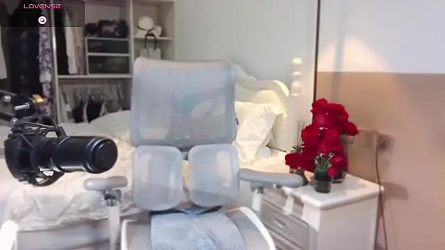 Snapshot of vyizh- chatting on 02.27.25 vyizh- online show from 02.27.25