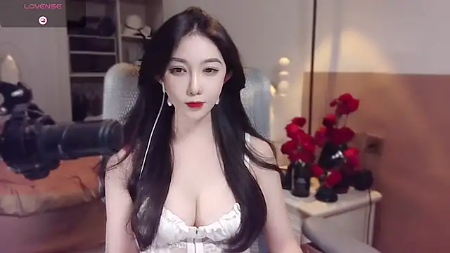 Snapshot of vyizh- chatting on 03.14.25 vyizh- online show from 03.14.25