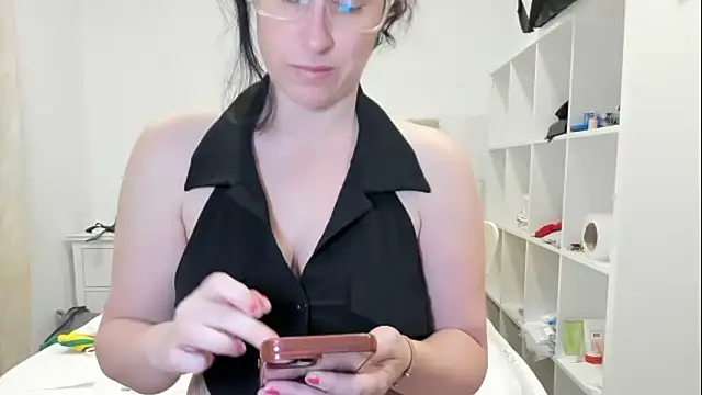 Snapshot of emmita69_ chatting on 01.15.26 emmita69 online show from 01.15.26