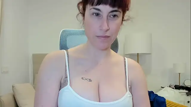 Snapshot of emmita69_ chatting on 02.26.26 emmita69 online show from 02.26.26