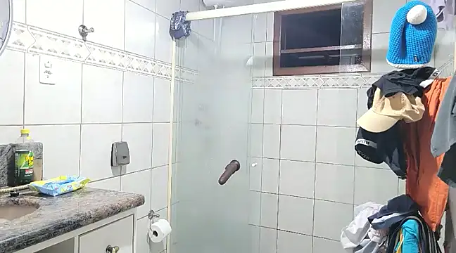 Snapshot of Luksmen chatting on 12.13.24 Luksmen online show from 12.13.24