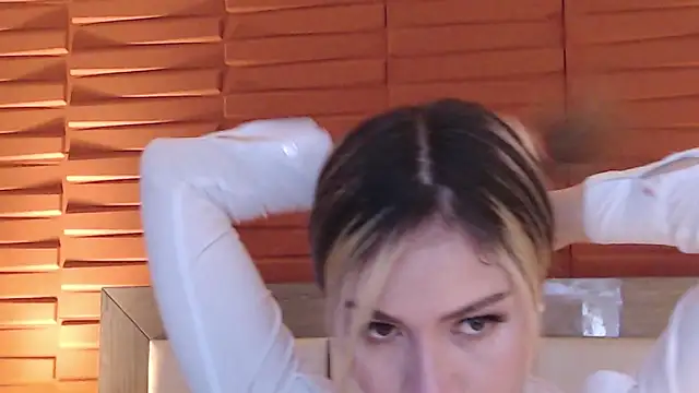 Snapshot of Ammy_Castro chatting on 12.30.24 Ammy Castro online show from 12.30.24