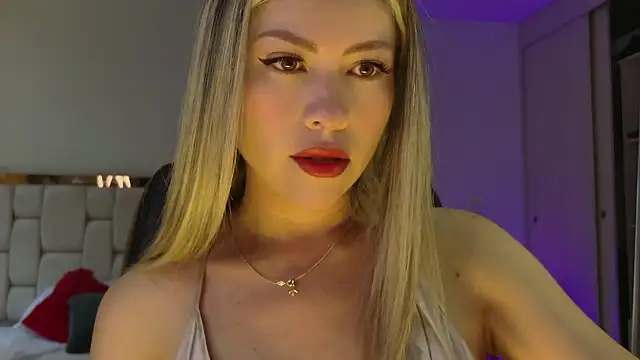 Snapshot of Ammy_Castro chatting on 09.29.25 Ammy Castro online show from 09.29.25