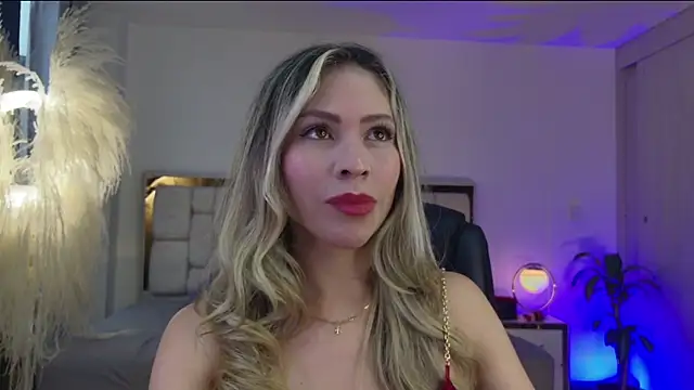 Snapshot of Ammy_Castro chatting on 11.15.25 Ammy Castro online show from 11.15.25