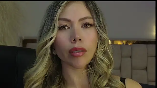 Snapshot of Ammy_Castro chatting on 02.25.26 Ammy Castro online show from 02.25.26