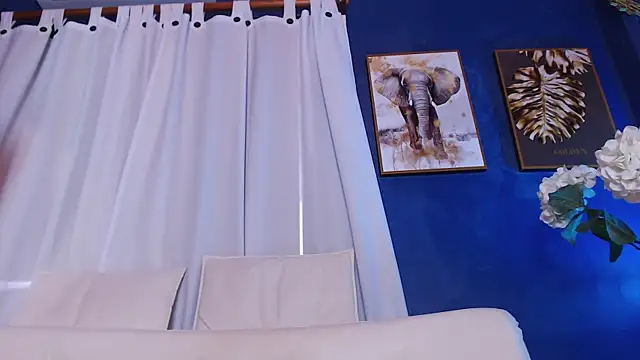 Snapshot of AleezaFrench chatting on 12.20.24 AleezaFrench online show from 12.20.24