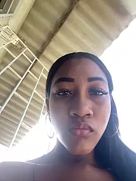 Snapshot of AleezaFrench chatting on 02.22.25 AleezaFrench online show from 02.22.25