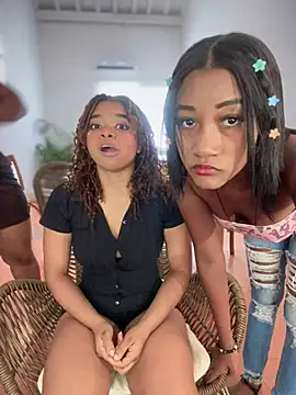 Snapshot of AleezaFrench chatting on 03.21.25 AleezaFrench online show from 03.21.25