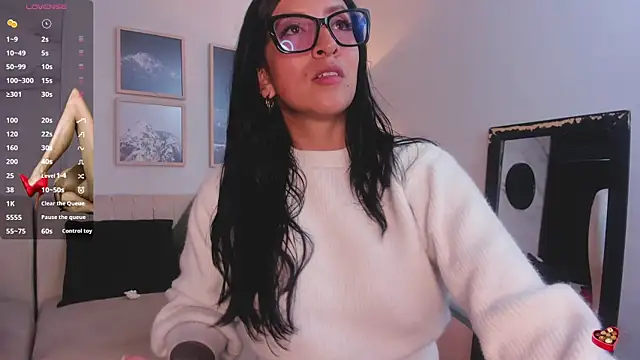 Snapshot of kira_moon__ chatting on 01.04.25 kira moon online show from 01.04.25