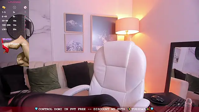 Snapshot of kira_moon__ chatting on 01.29.25 kira moon online show from 01.29.25