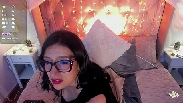 Snapshot of kira_moon__ chatting on 03.08.25 kira moon online show from 03.08.25