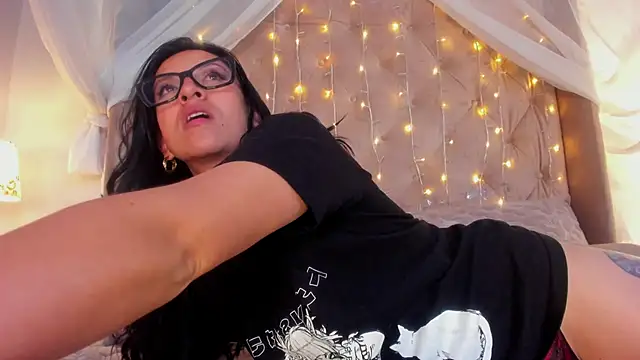 Snapshot of kira_moon__ chatting on 03.09.25 kira moon online show from 03.09.25