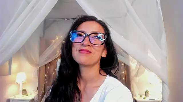 Snapshot of kira_moon__ chatting on 03.16.25 kira moon online show from 03.16.25