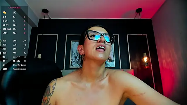 Snapshot of kira_moon__ chatting on 09.22.25 kira moon online show from 09.22.25