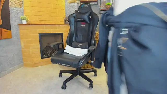 Snapshot of JordanThompson_ chatting on 03.18.25 JordanThompson online show from 03.18.25