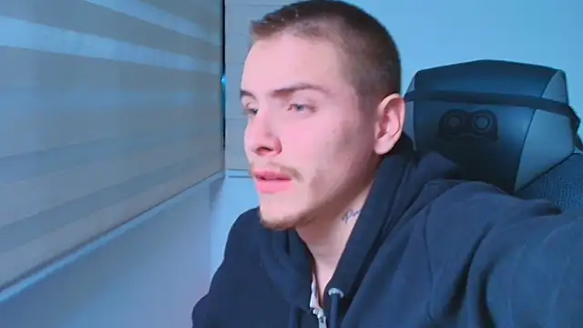 Snapshot of JordanThompson_ chatting on 10.26.25 JordanThompson online show from 10.26.25