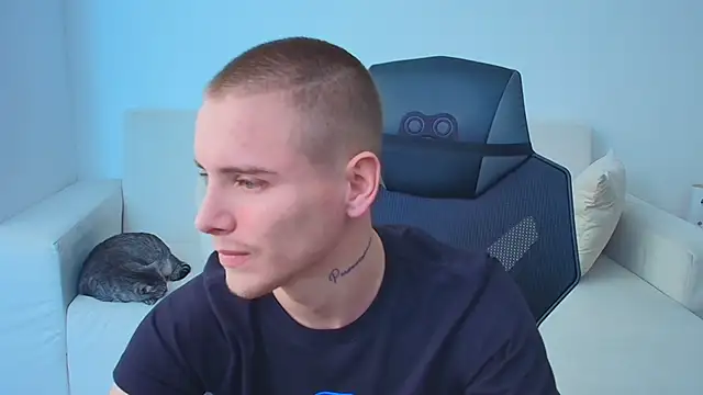 Snapshot of JordanThompson_ chatting on 11.07.25 JordanThompson online show from 11.07.25